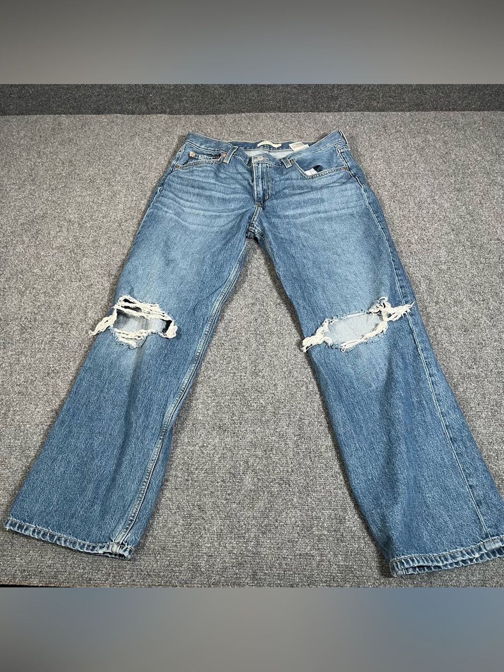 Levi’s Low Pro Straight Medium Wash Blue Denim Jeans Women Size 32 Distressed